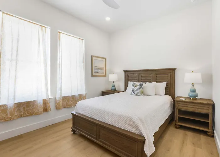 Blessing- Pool Elevator Sleeps 16 Six Bedrooms 6 Baths Holiday home Gulf Shores