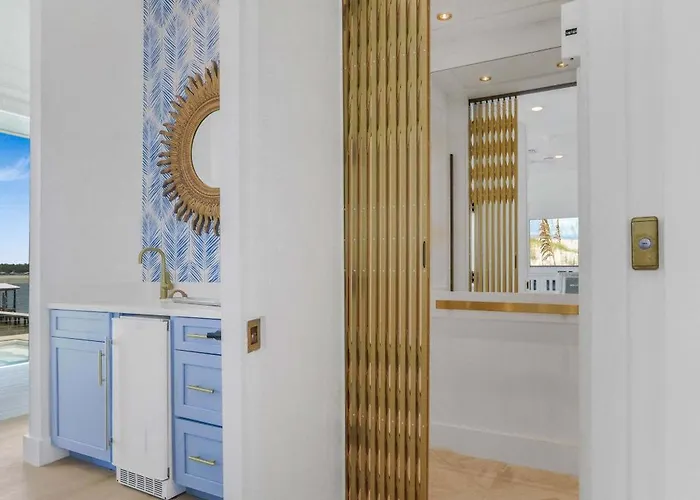 Blessing- Pool Elevator Sleeps 16 Six Bedrooms 6 Baths Holiday home